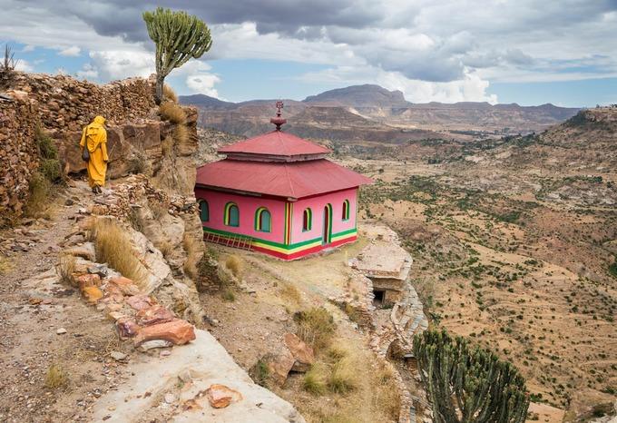 Những nhà thờ bí mật ẩn trong vách đá dựng đứng ở Ethiopia-10