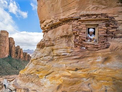 Những nhà thờ bí mật ẩn trong vách đá dựng đứng ở Ethiopia