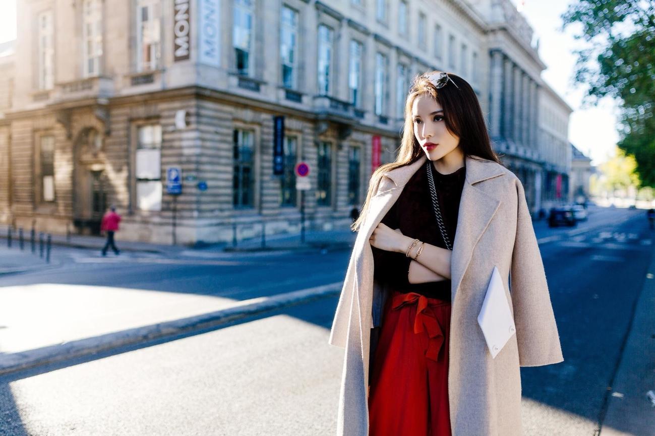 Kỳ Duyên dù gây ấn tượng với gu thời trang ngày càng chất, nhưng biểu cảm thì trăm lần như một-7