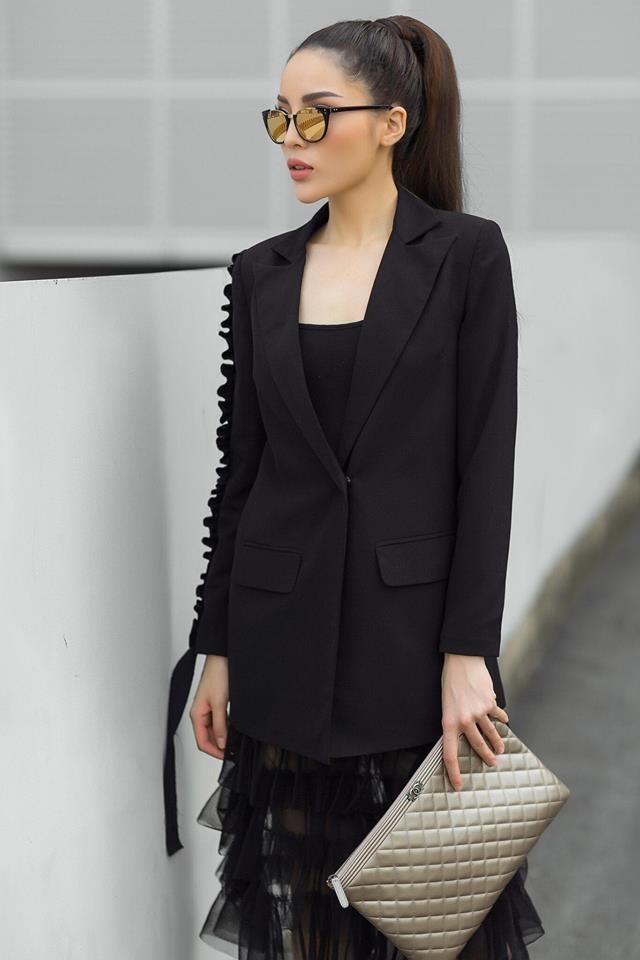 Kỳ Duyên dù gây ấn tượng với gu thời trang ngày càng chất, nhưng biểu cảm thì trăm lần như một-8