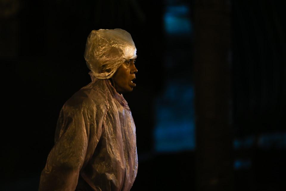 Người Sài Gòn đắp chăn ngủ ngoài đường trong giá lạnh-7