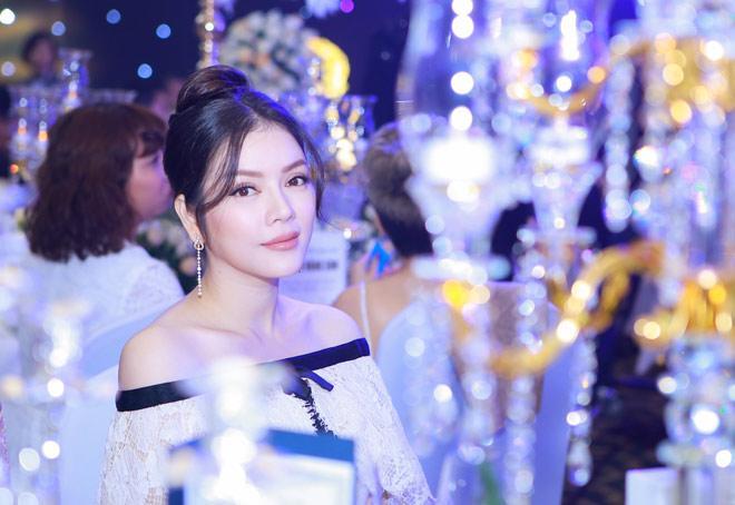 Lý Nhã Kỳ chính là người đẹp sở hữu chiếc váy đắt giá nhất Vbiz năm 2017-5