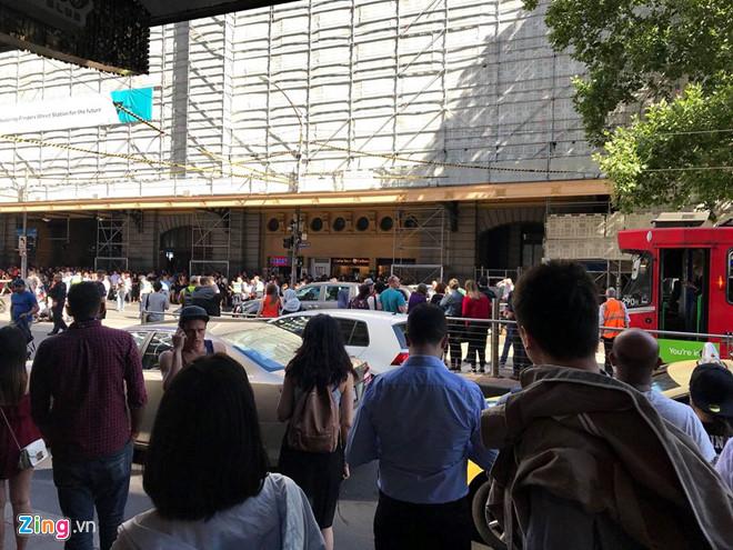 Australia: Ôtô lao vào đám đông, ít nhất 12 người bị thương-3