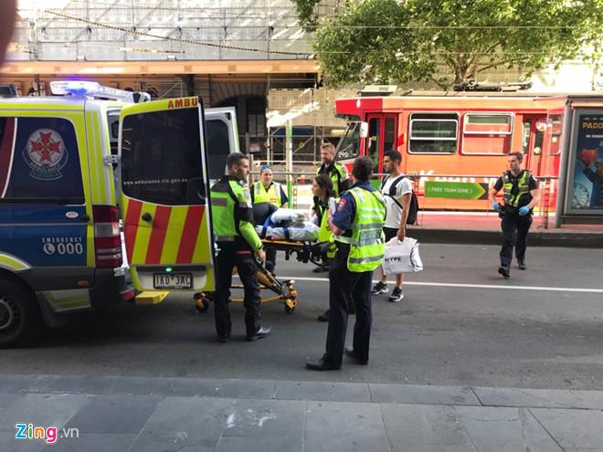 Australia: Ôtô lao vào đám đông, ít nhất 12 người bị thương-4