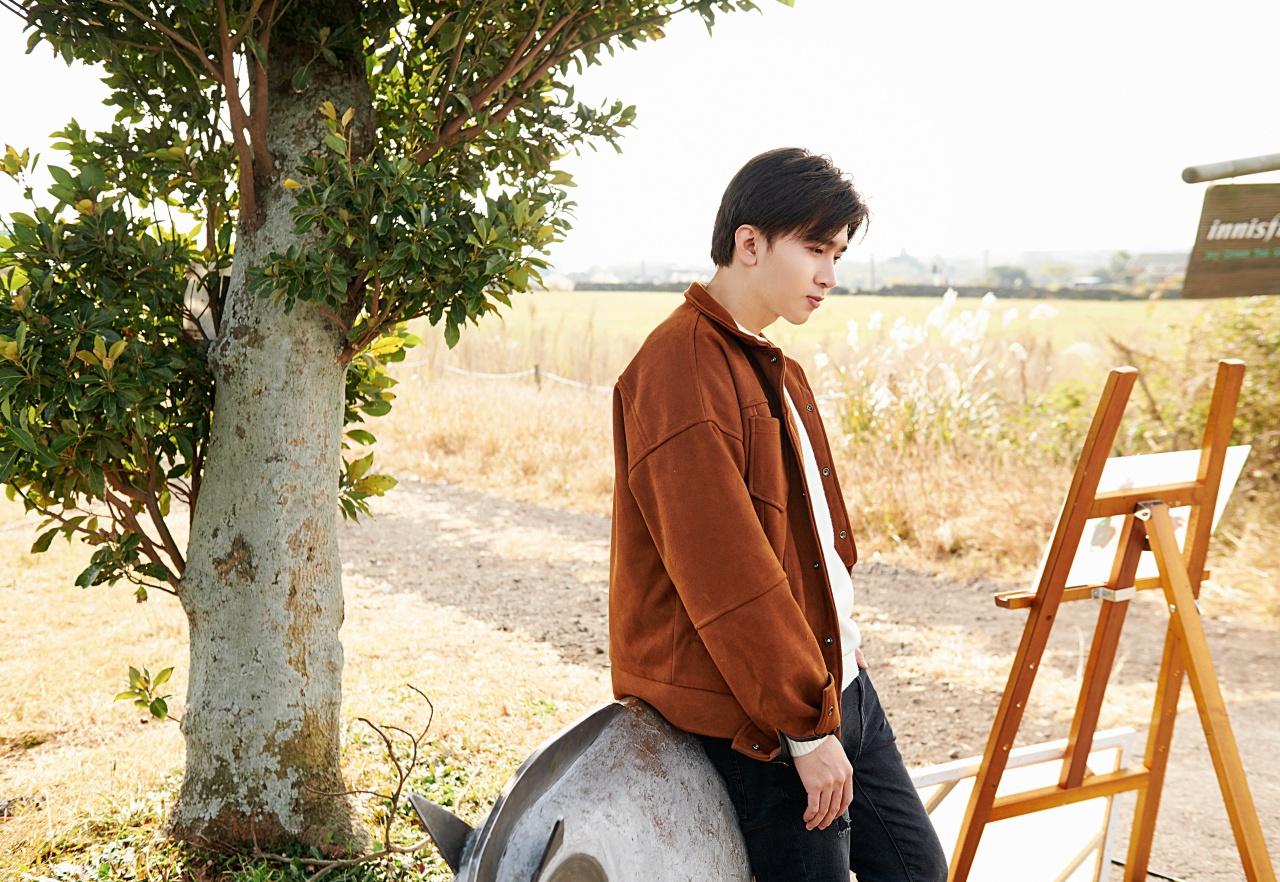 Chi Dân ngỡ ngàng khi MV ballad buồn nẫu ruột bị biến thành nhạc hài-2