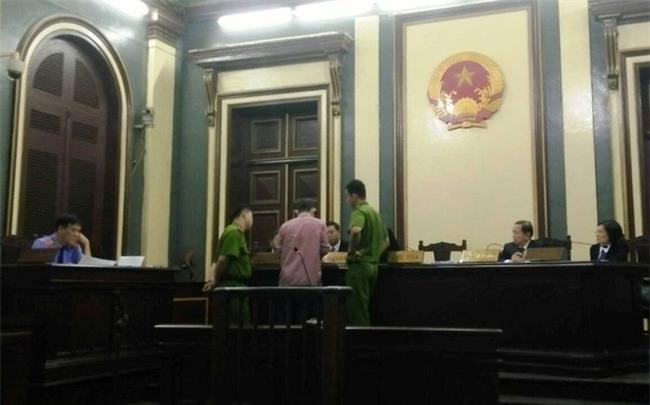 Dìm chết vợ trong thùng nước rồi thản nhiên chở về quê an táng, người chồng đối diện án tử hình-4