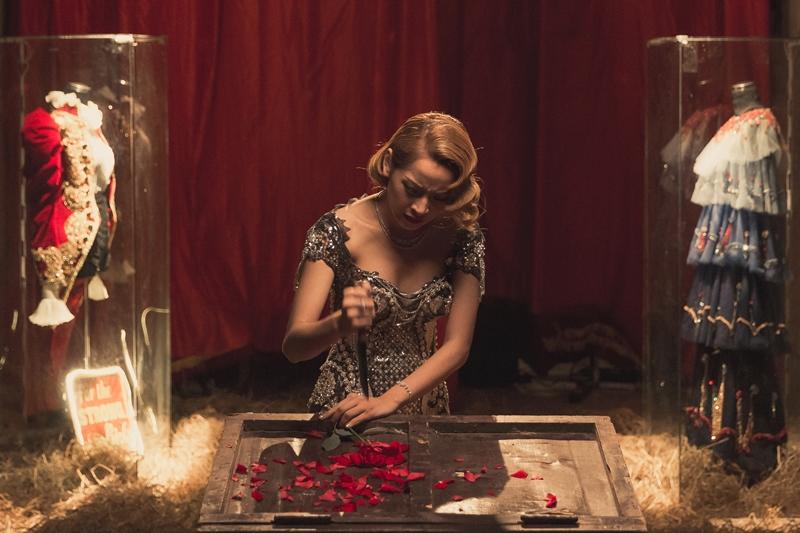 Chi Pu sexy khoe trọn vòng 1, lần đầu hát live ca khúc mới-4