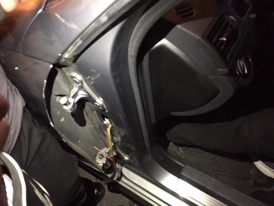 Phóng ô tô đâm điên loạn, gọi đồng bọn mang dao đến ứng cứu-1