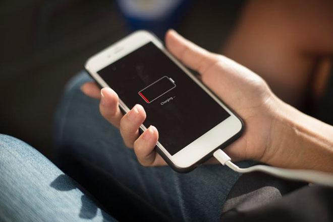 Apple lên tiếng về vấn đề iPhone với pin cũ chạy chậm hơn-1