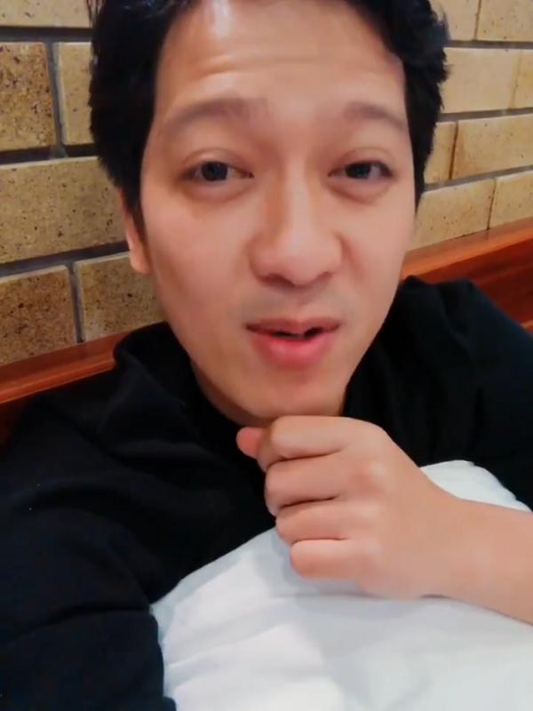 Quá mê Mỹ Tâm, Trường Giang chơi lầy quay clip chế lời năn nỉ xin album có chữ ký xịn-1