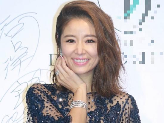 Lâm Tâm Như xuống sắc, lộ dấu hiệu tuổi tác trong sự kiện mới