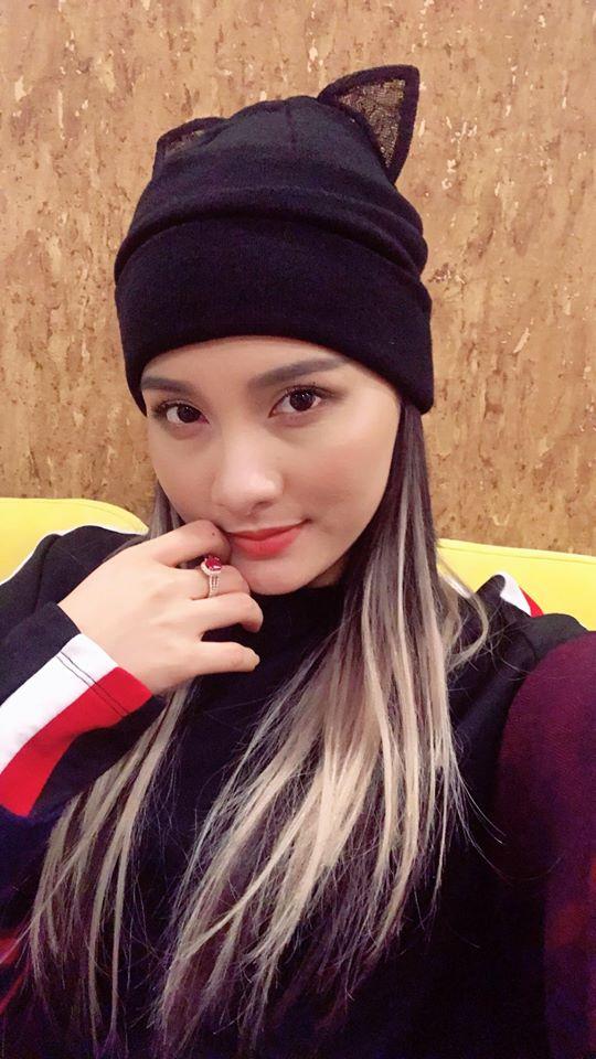 Tin sao Việt: Trấn Thành - Hari Won nắm chặt tay nhau du hí Hong Kong-3