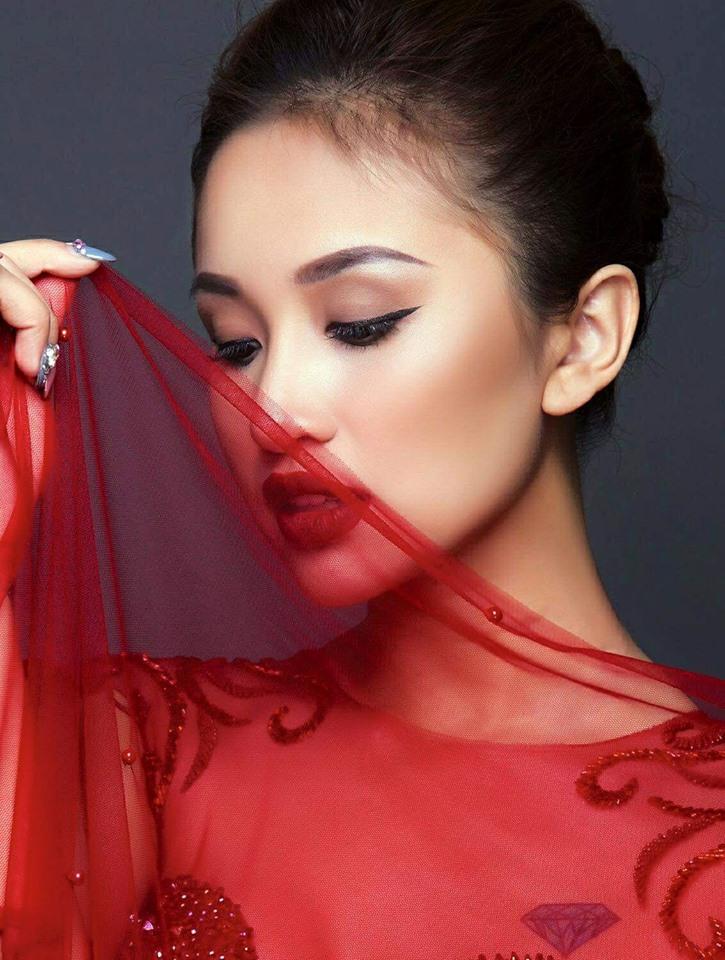 Tin sao Việt: Trấn Thành - Hari Won nắm chặt tay nhau du hí Hong Kong-9