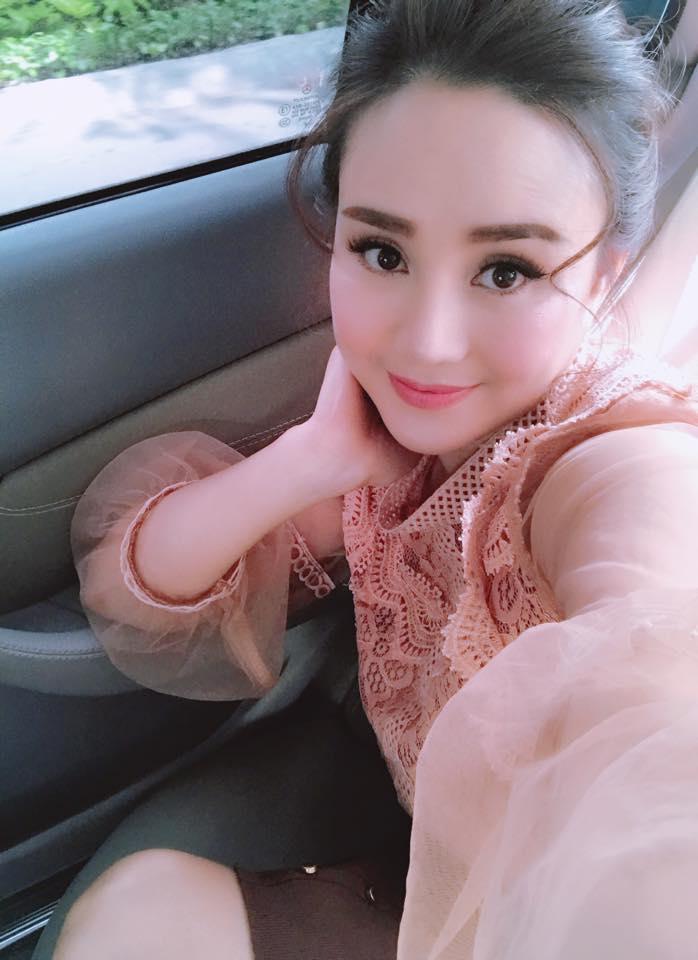 Tin sao Việt: Trấn Thành - Hari Won nắm chặt tay nhau du hí Hong Kong-11