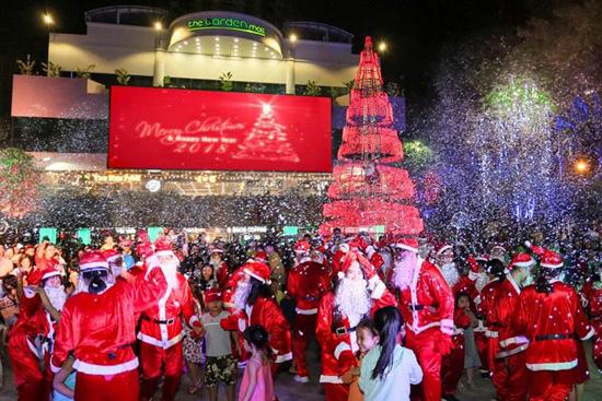 Đội quân ông già Noel đổ bộ The Garden Mall-2