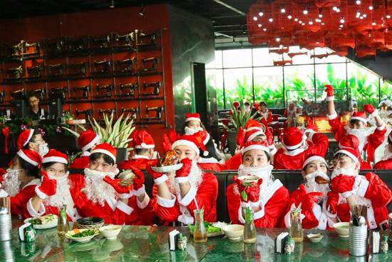 Đội quân ông già Noel đổ bộ The Garden Mall-3