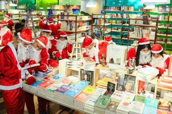 Đội quân ông già Noel đổ bộ The Garden Mall-7