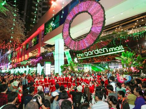 Đội quân ông già Noel đổ bộ The Garden Mall