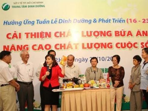Từ chàng trai cò hương đến HLV sở hữu cơ bụng 6 múi-10