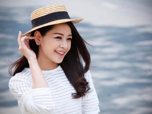 Không chỉ hát dở, Chi Pu còn gây thất vọng khi đi theo hướng khoe thân