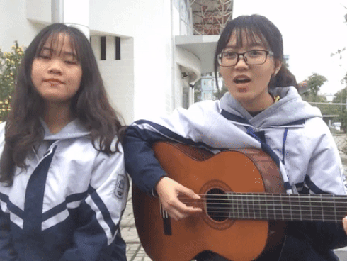 Cover liền 3 hit của Chi Pu, hai nữ sinh Hà Nội được đánh giá hát hay hơn bản gốc