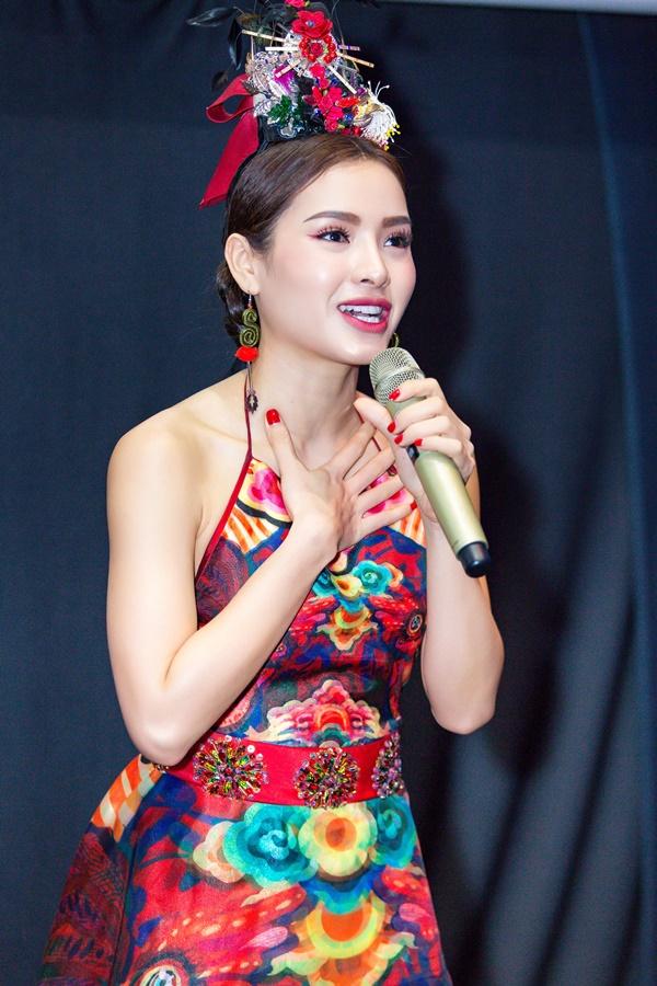 Không có đại gia, Phương Trinh Jolie dồn cát-sê đi hát trong nửa năm để làm MV-9