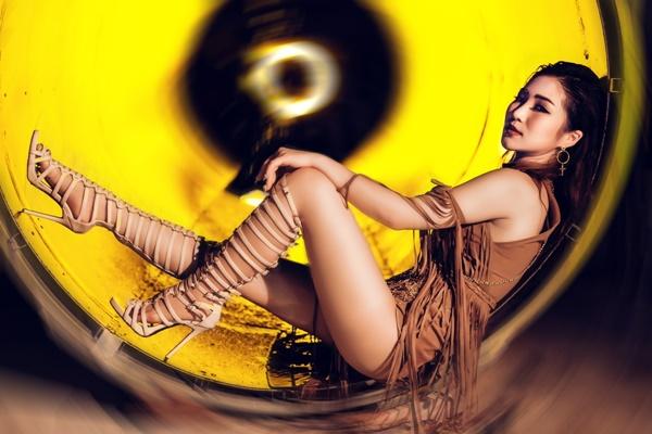 Cùng ra MV dậy sóng nhạc Việt: Chi Pu - Hương Tràm ai mặc sexy đẹp hơn?-3