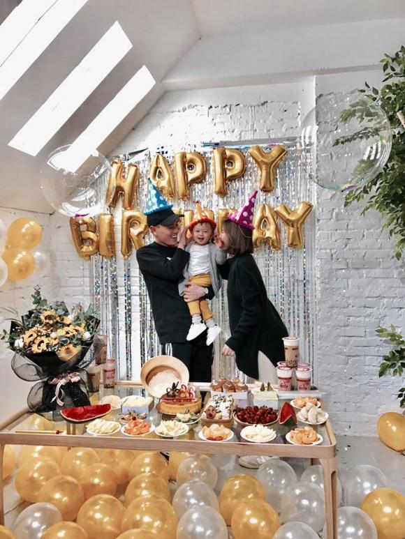 Hot girl - hot boy Việt 23/12: Em gái Trấn Thành đưa gia đình sang Hong Kong thăm nhà chồng sắp cưới-5