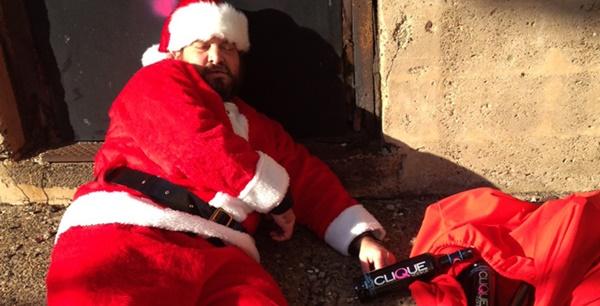 Ông già Noel bon chen đi tặng quà Giáng sinh-7