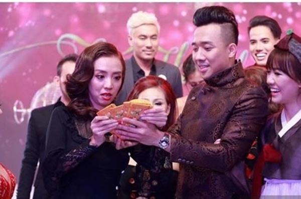 Loạt hình ảnh cực kỳ hài hước chưa được tiết lộ trong lễ cưới Trấn Thành - Hari Won-5