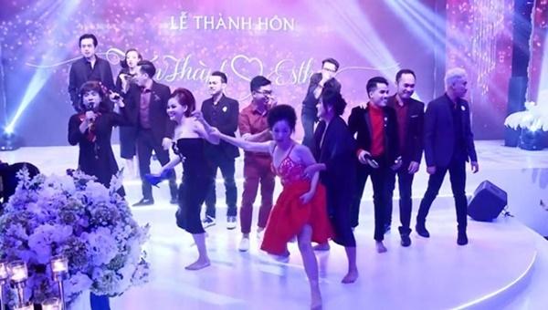 Loạt hình ảnh cực kỳ hài hước chưa được tiết lộ trong lễ cưới Trấn Thành - Hari Won-7