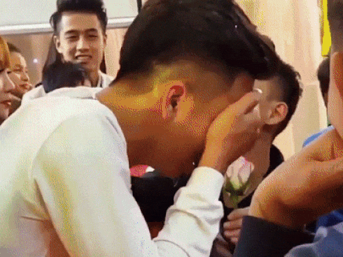 Màn tỏ tình rùng rợn đêm khuya của anh chàng và lời dọa dẫm khiến cô gái phải đồng ý-4