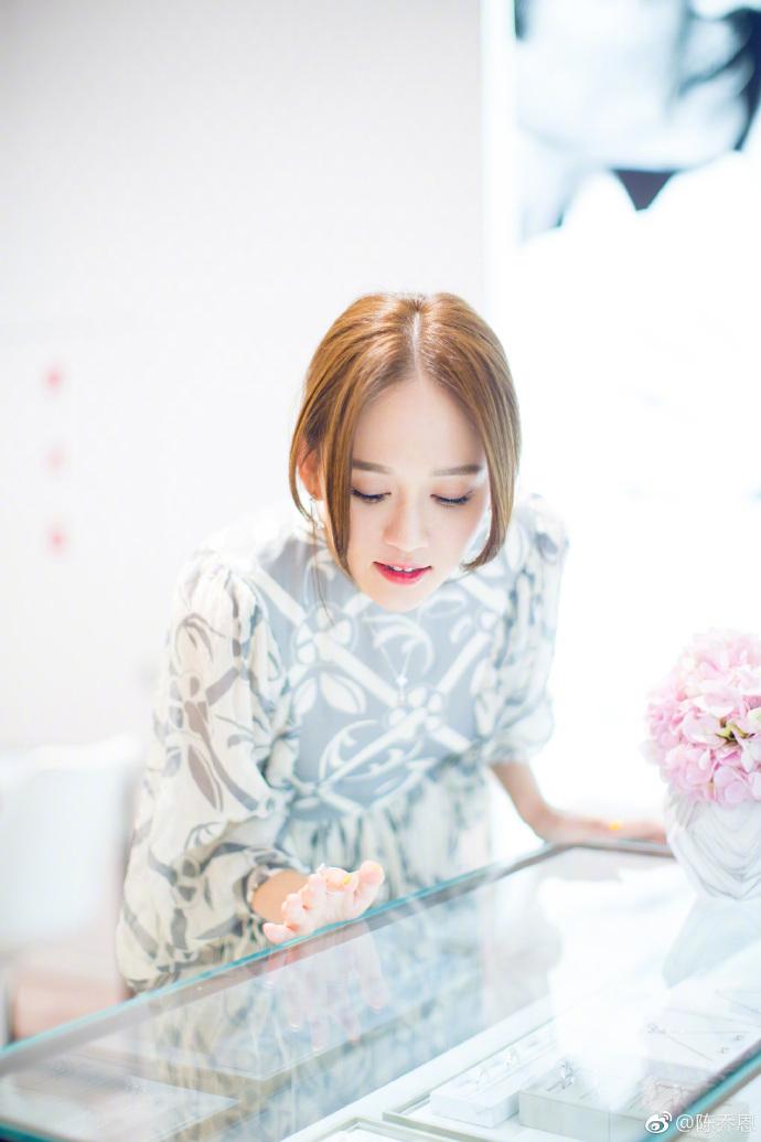 Mỹ nhân U40 Trần Kiều Ân khoe nhan sắc rạng ngời không góc chết-4