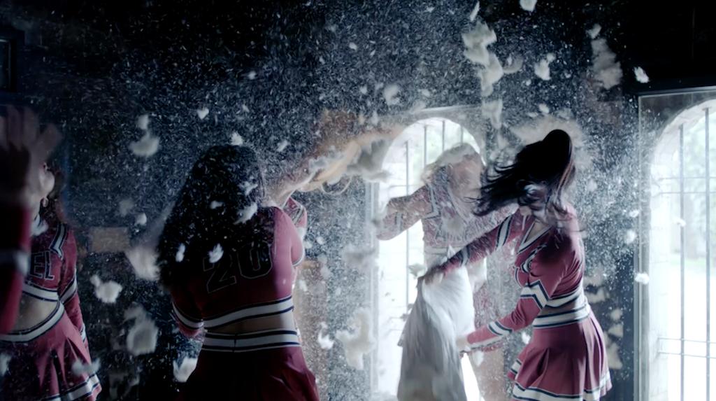 Hòa Minzy cover hit Ghen của em trai dâm bụt Erik đầy kịch tính-6