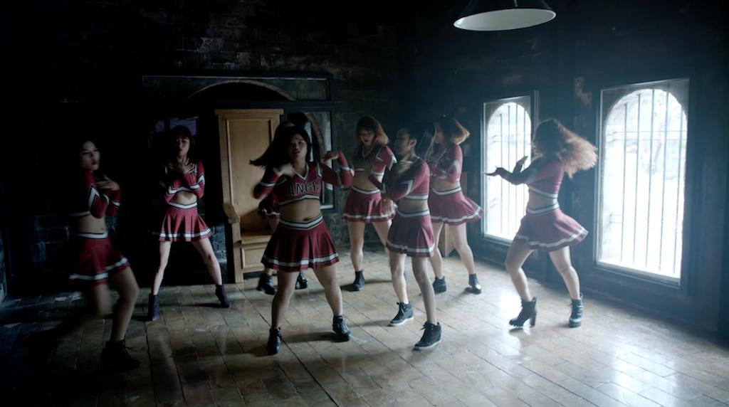 Hòa Minzy cover hit Ghen của em trai dâm bụt Erik đầy kịch tính-7