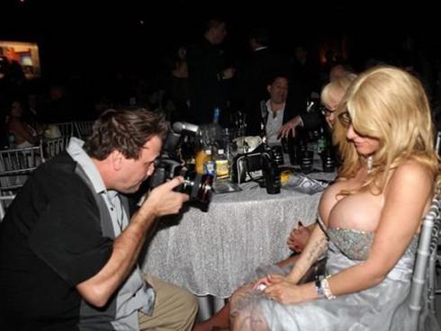 Đàn ông ăn tát cũng chỉ tại... gái đẹp-6