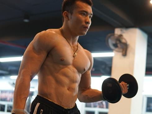 Chàng trai nặng 105 kg vẫn sở hữu cơ bụng 6 múi-4