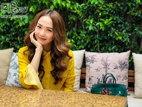 Xách giỏ 300 triệu đồng đựng toàn hàng hiệu, Minh Hằng chứng minh đẳng cấp đơn giản là đỉnh cao-2