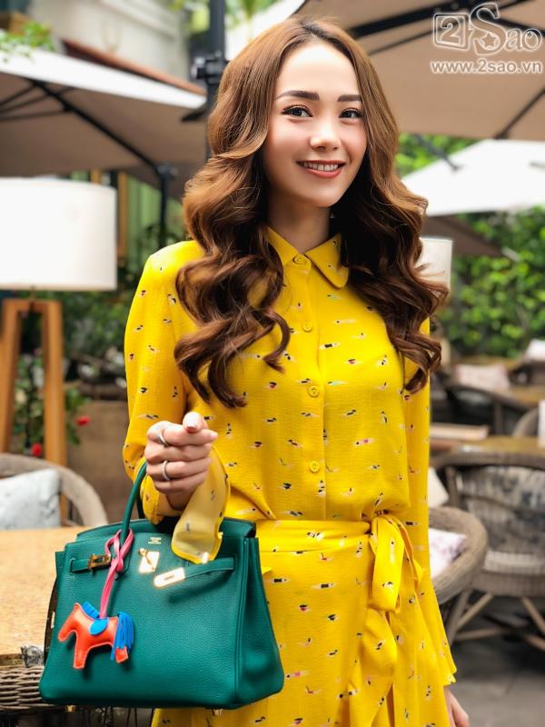 Xách giỏ 300 triệu đồng đựng toàn hàng hiệu, Minh Hằng chứng minh đẳng cấp đơn giản là đỉnh cao-1