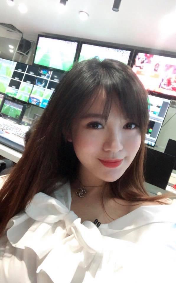 Hot girl - hot boy Việt: Trung Dũng Sĩ hội ngộ cùng Kim Lý khi đi xem Hồ Ngọc Hà biểu diễn-7