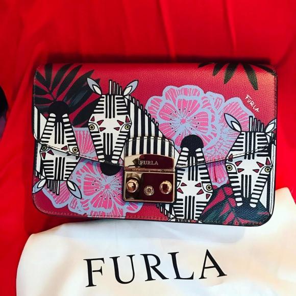 Midu và sự xuất hiện âm thầm của những chiếc túi xách hàng hiệu đắt đỏ-12