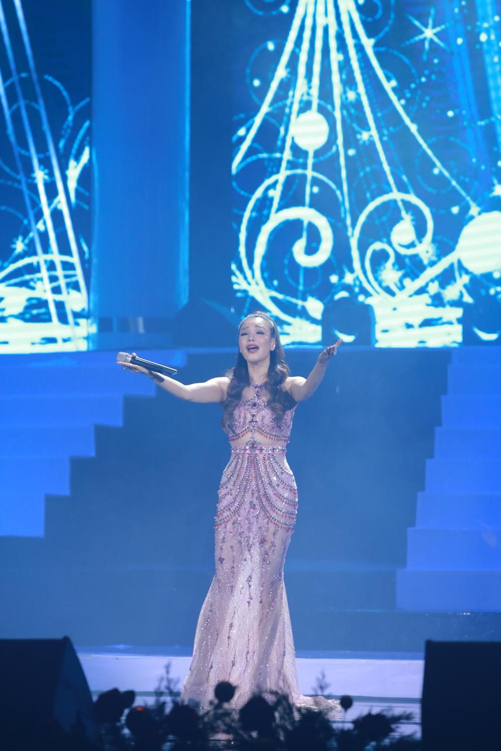 Bị Diva Hồng Nhung bóc mẽ, MC Xuân Bắc chỉ biết xua tay cười trừ-4