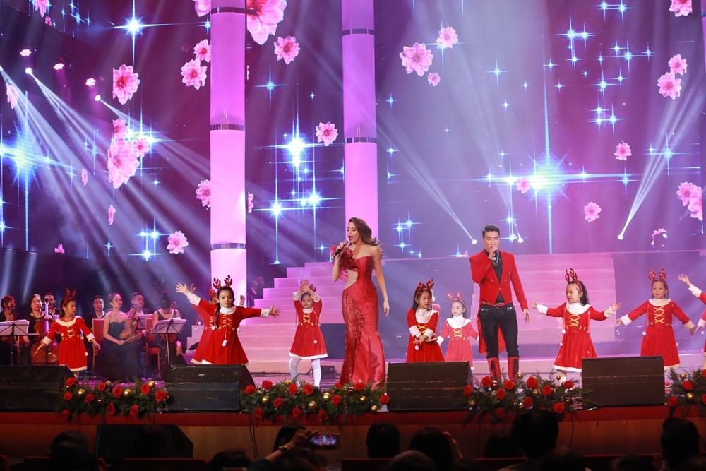 Bị Diva Hồng Nhung bóc mẽ, MC Xuân Bắc chỉ biết xua tay cười trừ-14