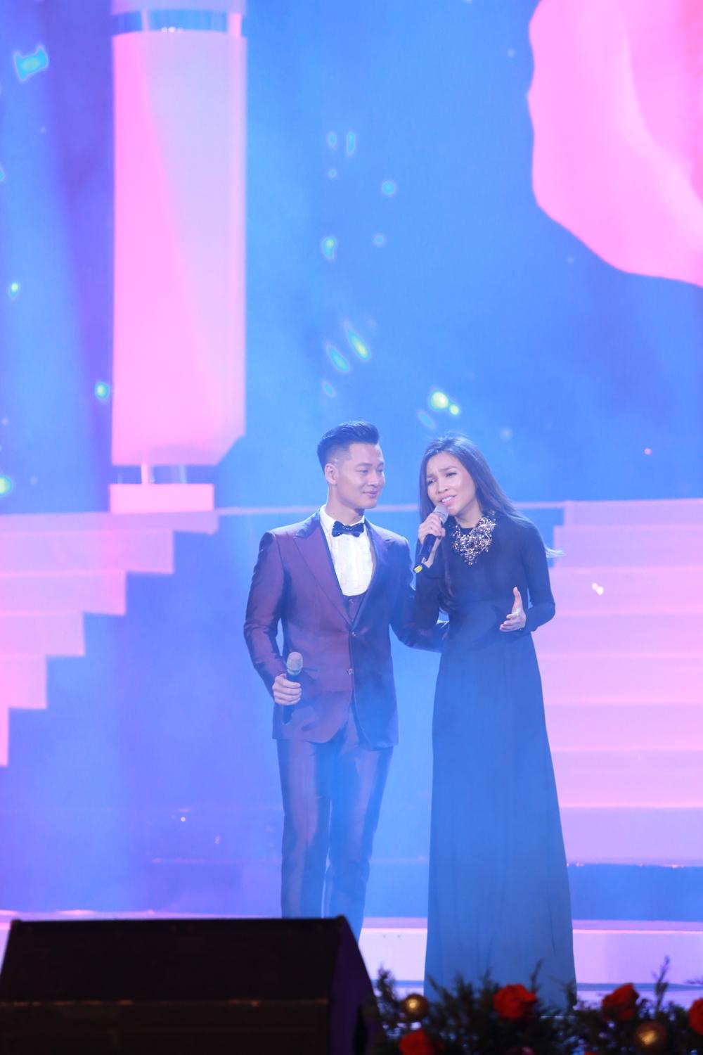 Bị Diva Hồng Nhung bóc mẽ, MC Xuân Bắc chỉ biết xua tay cười trừ-10