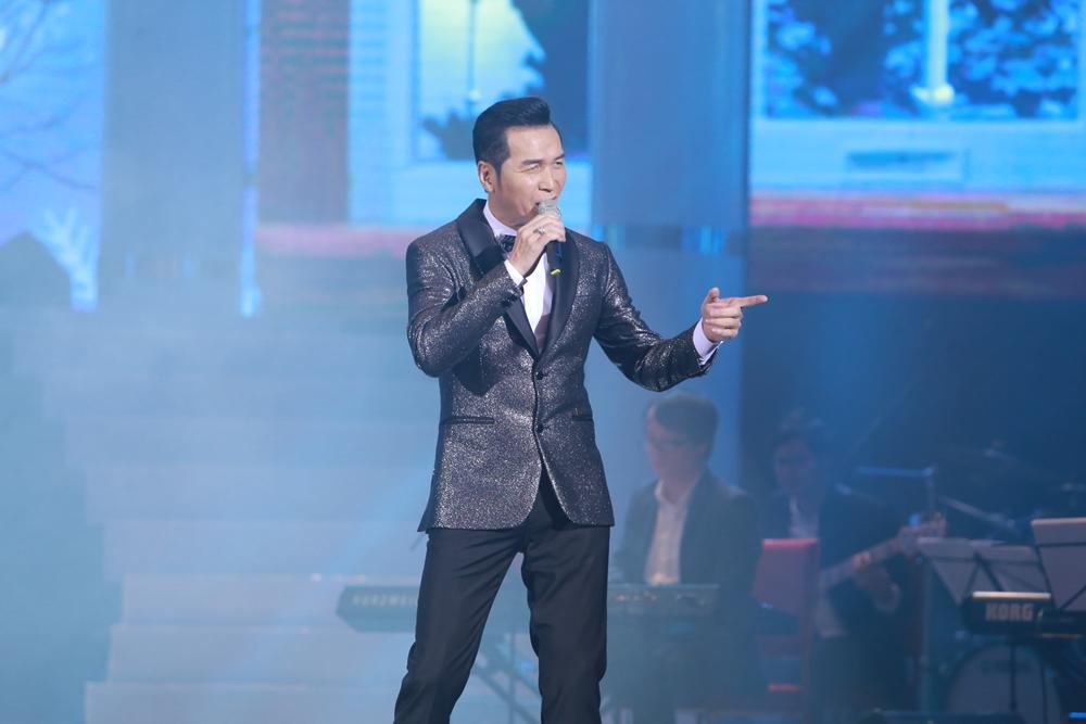 Bị Diva Hồng Nhung bóc mẽ, MC Xuân Bắc chỉ biết xua tay cười trừ-7