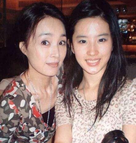 Gia tộc toàn là mỹ nhân khiến Lưu Diệc Phi phải tự nhận xấu nhất dòng họ-14