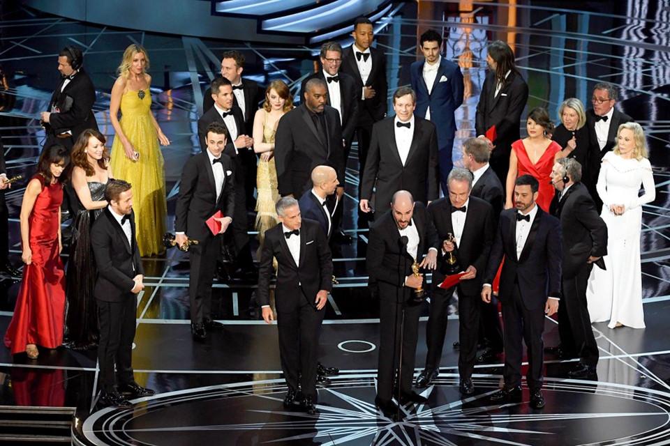 13 bức ảnh gây xôn xao nhất làng giải trí Hollywood năm 2017-2