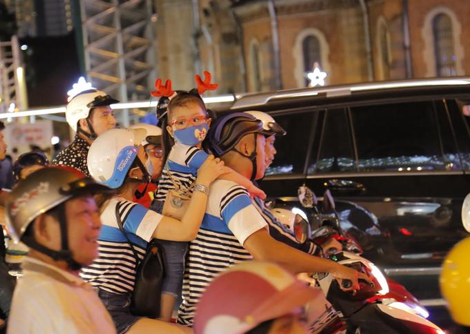 Đón Giáng sinh ở trung tâm Sài Gòn-2