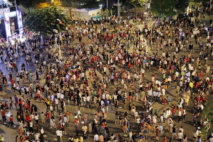 Đón Giáng sinh ở trung tâm Sài Gòn-5