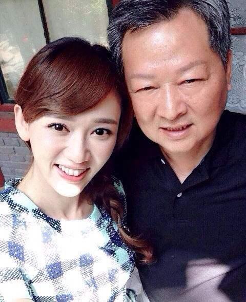 Bất ngờ với ngoại hình phong độ, điển trai của phụ thân dàn sao Hoa ngữ đình đám-4